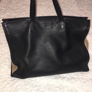 💯 authentic Fendi Tote Black and Tan gorgeous